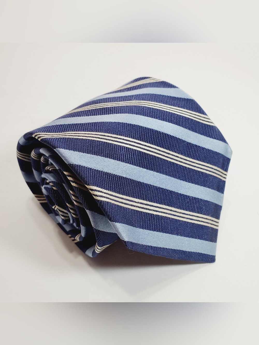 Brooks Brothers Blue Stripe Pattern Men's Silk Neck Tie Jacquard Fabric
